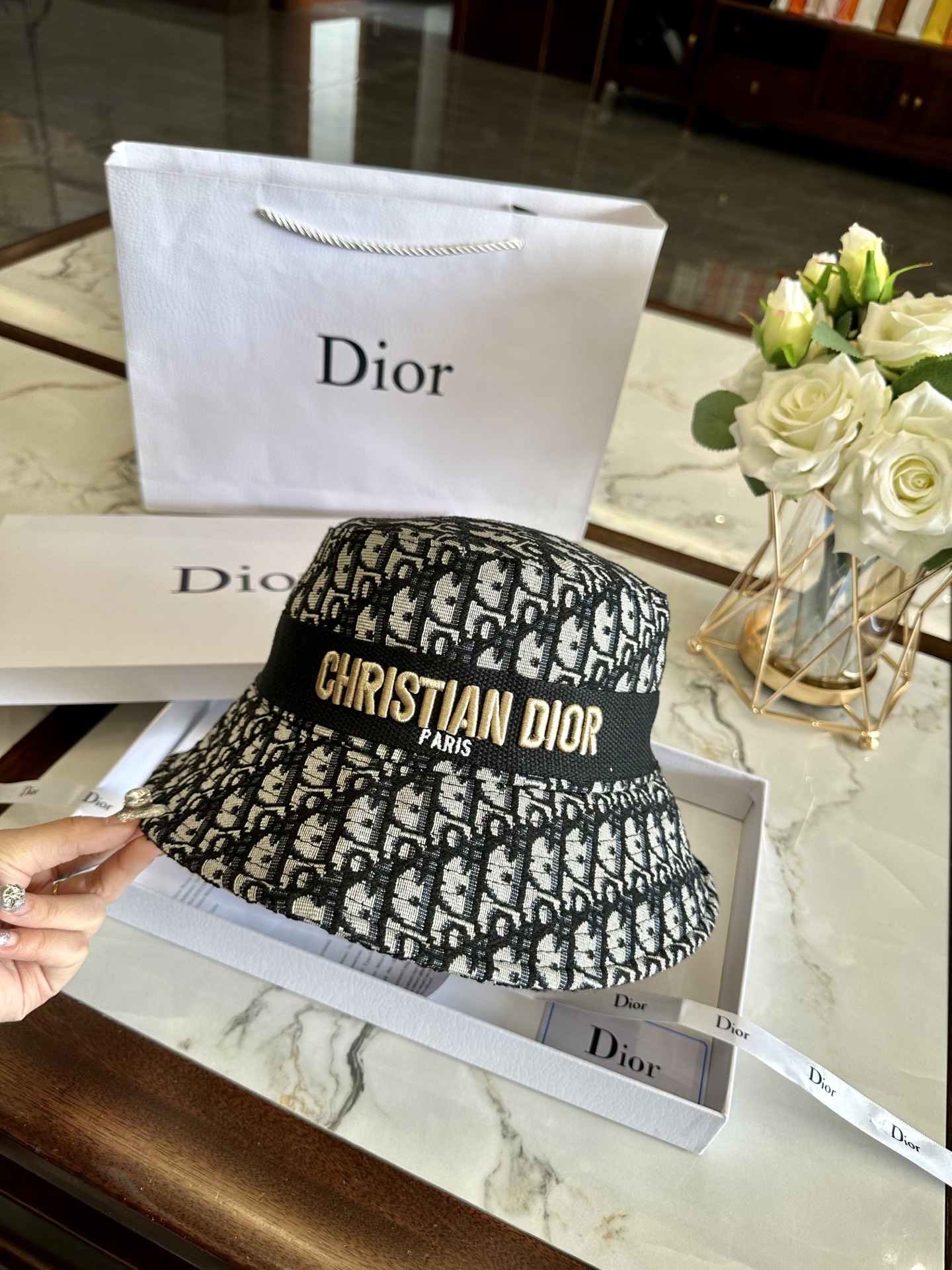 dior hat model 01